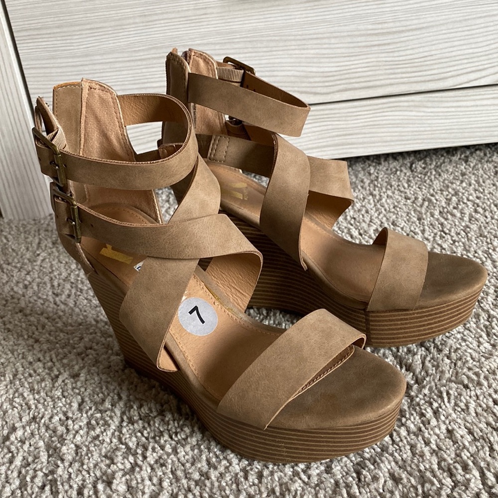 Women’s tan wedge heels size 7